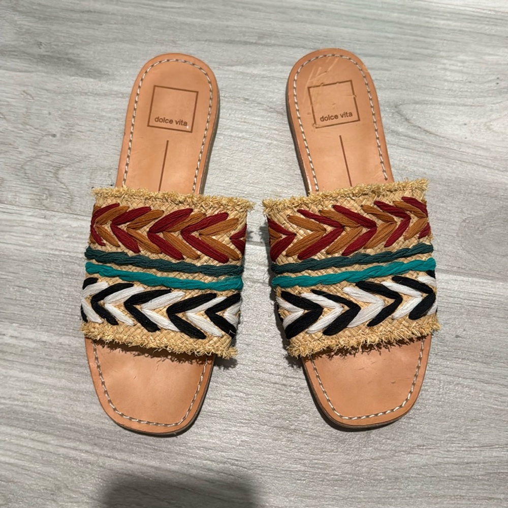 Dolce Vita woven colorful straw flat!